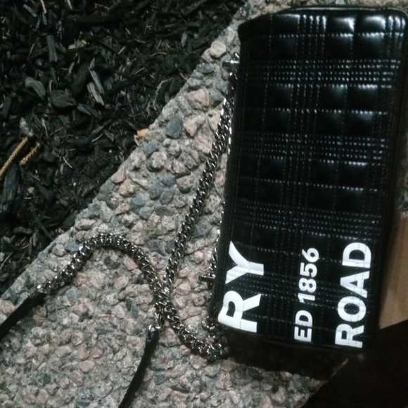 Burberry quilted leather and chain handbag - Picture 3 of 4